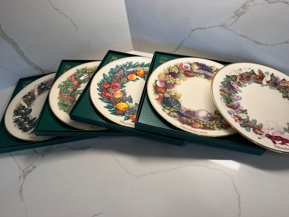 Set Vtg Lenox Annual Colonial Christmas Wreath Plates green presentation boxes